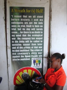 Lilian Owhondah by Ken Saro-Wiwa poster in Bori meeting with Ogoni Solidarity Forum - packed 